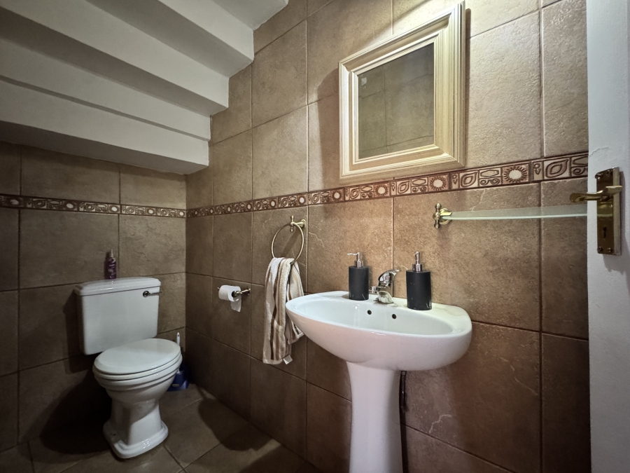 To Let 3 Bedroom Property for Rent in La Hoff North West